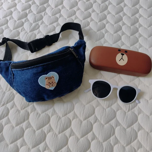 sac banane enfant en jean foncé ourson cœur bleu