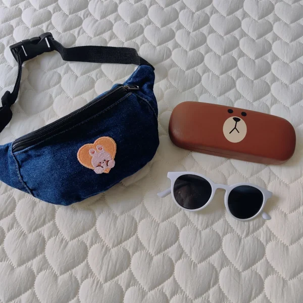 sac banane enfant en jean's foncé avec lapin rose coeur